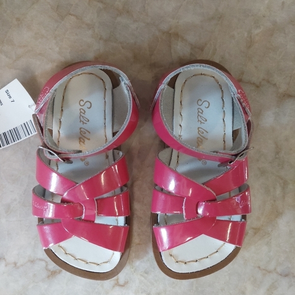 NWT Salt Water Fuchsia Shiny Sandals 💗 - Picture 6 of 6